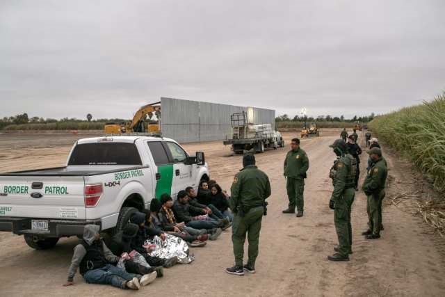 OES reforzar la seguridad de la frontera con México, y combatir el tráfico de personas y de drogas.
