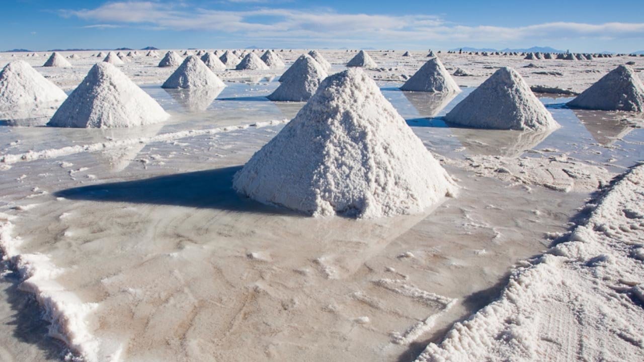 Salmueras-en-el-Salar-de-Uyuni-el-mayor-yacimiento